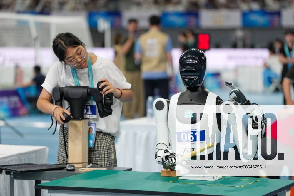 (260824) -- BEIJING, Aug. 24, 2026 -- The robot of Beijing Humanoid¡¤BJTU¡¤Strong Mind Siyuan Team competes during the Nail Fastening competition of the 2nd World Humanoid Robot Games in Beijing, capital of China, Aug. 24, 2026. ) (SP)CHINA-BEIJING-WORLD HUMANOID ROBOT GAMES (CN) JuxHuanzong