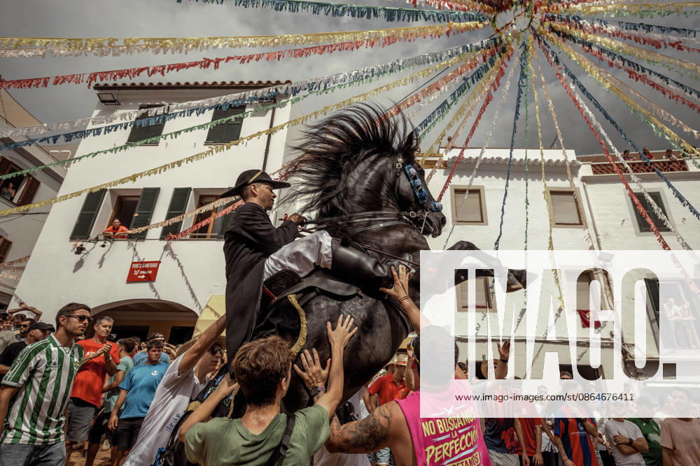 A caixer, or horse rider, rears his horse amid a cheering crowd during the traditional Jaleo at the Sant Bartomeu Festival in Ferreries. Ferreries Spain - ZUMAo105 20260824_fap_o105_023