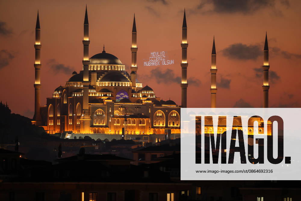 Mawlid al-Nabi in Istanbul ISTANBUL, TURKIYE - AUGUST 24: The message May our Mawlid Night be blessed is projected between the minarets of the Grand Camlica Mosque in Istanbul to mark Mawlid al-Nabi, on August 24, 2026. Ali Atmaca Anadolu Istanbul Turkey. Editorial use only. Please get in touch for any other usage.