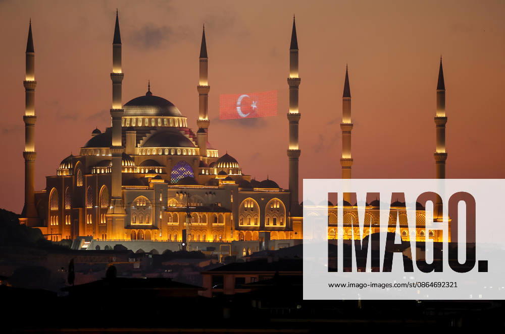 Mawlid al-Nabi in Istanbul ISTANBUL, TURKIYE - AUGUST 24: The Turkish flag is projected between the minarets of the Grand Camlica Mosque in Istanbul to mark Mawlid al-Nabi, on August 24, 2026. Ali Atmaca Anadolu Istanbul Turkey. Editorial use only. Please get in touch for any other usage.