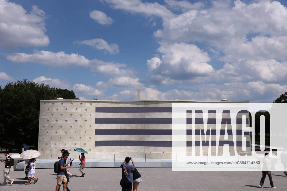 The National Military Monument near the Lincoln Memorial in Washington, DC, USA, on August 24, 2026. As part of the American 250 celebrations, the National Military Monument, which emulates stone, displays the names of 41 million U.S. service members on the screen. Washington USA - ZUMAs337 20260824_znp_s337_017