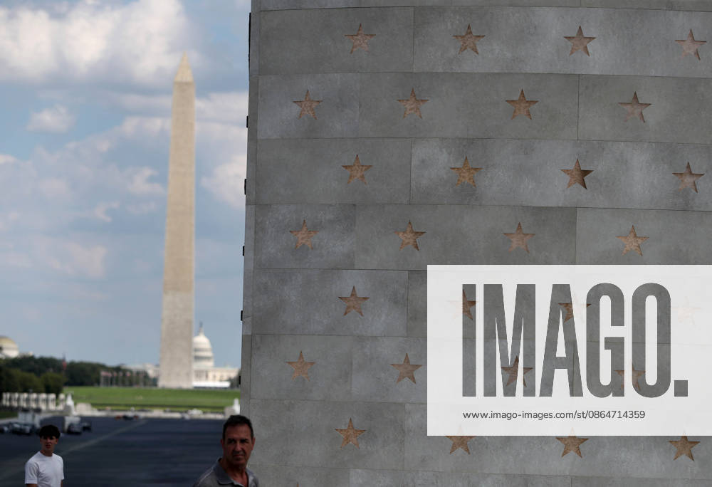 The National Military Monument near the Lincoln Memorial in Washington, DC, USA, on August 24, 2026. As part of the American 250 celebrations, the National Military Monument, which emulates stone, displays the names of 41 million U.S. service members on the screen. Washington USA - ZUMAs337 20260824_znp_s337_021