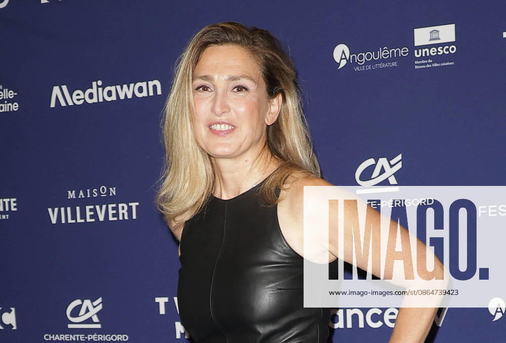 Julie Gayet at the photocall for the opening night of the 19th edition of the Angoulême Francophone Film Festival on August 24, 2026. Coadic Guirec Bestimage Photocall of the opening night of the 19th edition of the Angoulême Francophone Film Festival on August 24, 2026, Angoulême, France