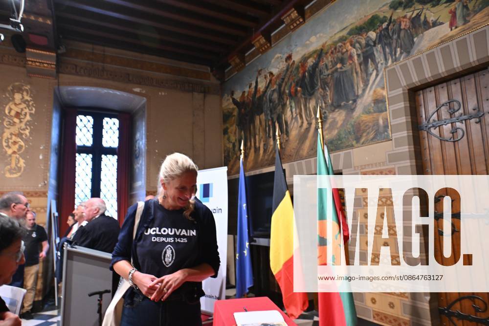 Manneken Pis Becomes A Student BRUSSELS, BELGIUM - AUGUST 25 : UCLouvain in Brussels presents the Manneken-Pis with a student s outfit.The ceremony is followed by a procession to Rue de l Étuve, where the outfit is unveiled...on August 25, 2026 in Brussels, Belgium, 25 08 2026 Brussels Belgium