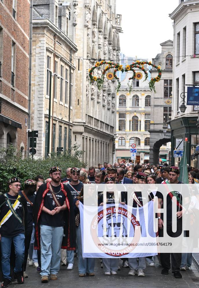 Manneken Pis Becomes A Student BRUSSELS, BELGIUM - AUGUST 25 : UCLouvain in Brussels presents the Manneken-Pis with a student s outfit.The ceremony is followed by a procession to Rue de l Étuve, where the outfit is unveiled...on August 25, 2026 in Brussels, Belgium, 25 08 2026 Brussels Belgium