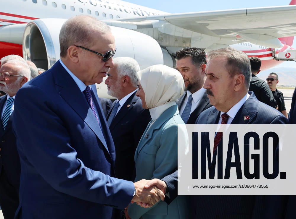 Turkish President Recep Tayyip Erdogan MUS, TURKIYE - AUGUST 25: (---- - MANDATORY CREDIT - TURKISH PRESIDENCY MURAT CETINMUHURDAR HANDOUT - NO MARKETING NO ADVERTISING CAMPAIGNS - DISTRIBUTED AS A SERVICE TO CLIENTS----) Turkish President Recep Tayyip Erdogan shakes hand with Great Unity Party (BBP) Chairman Mustafa Destici (R) upon his arrival at Mus Sultan Alparslan Airport to attend the 955th anniversary commemoration events of the Victory of Manzikert (Malazgirt) held in Bitlis on August 25, 2026 in Mus, Turkiye. Turkish Presidency Murat Cetinmuhurdar Handout Anadolu Mus Turkey. Editorial use only. Please get in touch for any other usage.