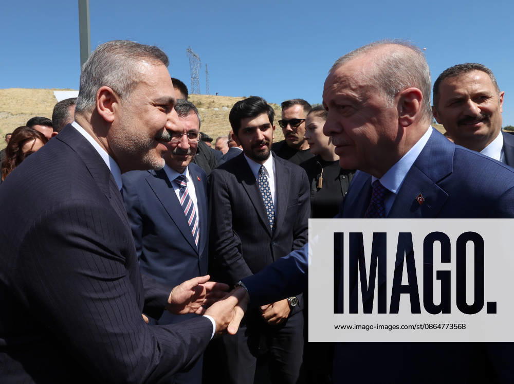 Turkish President Recep Tayyip Erdogan MUS, TURKIYE - AUGUST 25: (---- - MANDATORY CREDIT - TURKISH PRESIDENCY MURAT CETINMUHURDAR HANDOUT - NO MARKETING NO ADVERTISING CAMPAIGNS - DISTRIBUTED AS A SERVICE TO CLIENTS----) Turkish President Recep Tayyip Erdogan shakes hand with Turkish Foreign Minister Hakan Fidan (L) upon his arrival at Mus Sultan Alparslan Airport to attend the 955th anniversary commemoration events of the Victory of Manzikert (Malazgirt) held in Bitlis on August 25, 2026 in Mus, Turkiye. Turkish Presidency Murat Cetinmuhurdar Handout Anadolu Mus Turkey. Editorial use only. Please get in touch for any other usage.