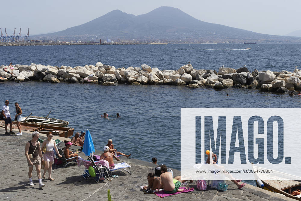 The fifth wave of the African heatwave in Naples NAPLES, ITALY - AUGUST 25: People sunbath and swim during the African heatwave in Naples on August 25, 2026. The fifth wave of the African heatwave is currently underway in Central-Southern Italy, with temperatures reaching 40-45 degrees. Eliano Imperato Anadolu Naples Italy. Editorial use only. Please get in touch for any other usage.