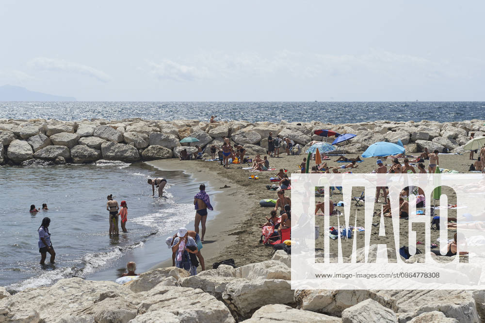 The fifth wave of the African heatwave in Naples NAPLES, ITALY - AUGUST 25: People sunbath and swim during the African heatwave in Naples on August 25, 2026. The fifth wave of the African heatwave is currently underway in Central-Southern Italy, with temperatures reaching 40-45 degrees. Eliano Imperato Anadolu Naples Italy. Editorial use only. Please get in touch for any other usage.
