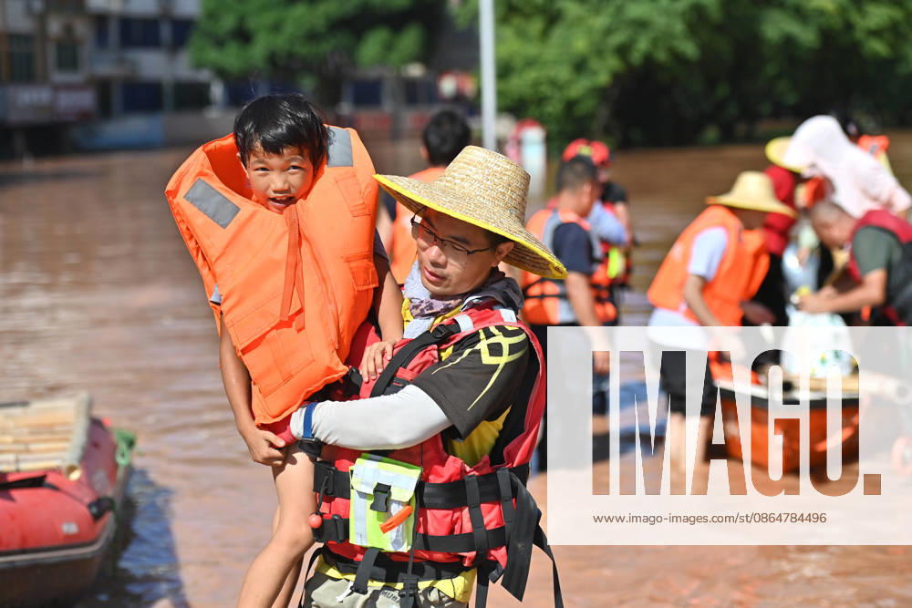(260825) -- CHONGZUO, Aug. 25, 2026 -- Rescuers transfer stranded residents in Ningming County, Chongzuo City, south China s Guangxi Zhuang Autonomous Region, Aug. 25, 2026. Continuous heavy rainfalls caused by Typhoon Narra, the 19th typhoon of the year, have swept many areas in Ningming. Local authorities have fully engaged in rescue and relief efforts. As of 12:00 p.m. (Beijing Time) on Tuesday, 22,008 stranded civilians had been transferred. ) CHINA-GUANGXI-NINGMING-TYPHOON-STRANDED RESIDENTS-TRANSFER (CN) ZhouxHua