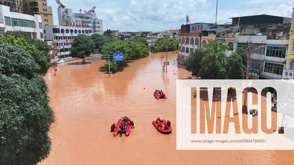 (260825) -- CHONGZUO, Aug. 25, 2026 -- An aerial drone photo taken on Aug. 25, 2026 shows rescuers transferring stranded residents in Ningming County, Chongzuo City, south China s Guangxi Zhuang Autonomous Region. Continuous heavy rainfalls caused by Typhoon Narra, the 19th typhoon of the year, have swept many areas in Ningming. Local authorities have fully engaged in rescue and relief efforts. As of 12:00 p.m. (Beijing Time) on Tuesday, 22,008 stranded civilians had been transferred. ) CHINA-GUANGXI-NINGMING-TYPHOON-STRANDED RESIDENTS-TRANSFER (CN) ZhouxHua