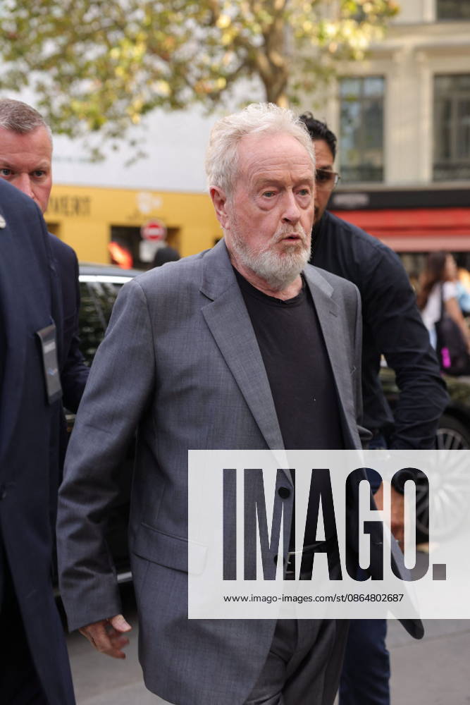 Exclusive: Ridley Scott steps out of the car for the premiere of the film *The Dog Stars* at the Pathé Palace in Paris, France, on August 25, 2026. Jasmine Aissaoui, Bestimage. Exclusive: Ridley Scott steps out of the car for the premiere of the film *The Dog Stars* at the Pathé Palace in Paris, France, on August 25, 2026 Paris France