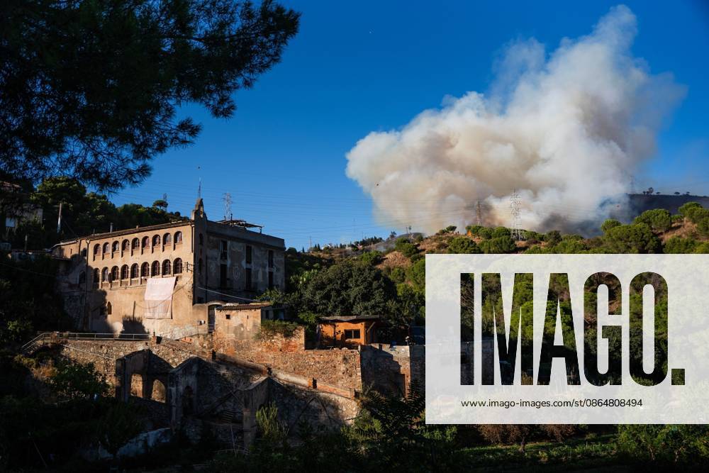 BARCELONA, SPAIN - AUGUST 25, 2026. Firefighters battle a devastating wildfire that has scorched dozens of hectares in Collserola Natural Park, prompting the precautionary evacuation of the Can Masdeu social center and several residential homes in the Torre BaroÂ³ neighborhood. Barcelona Spain - ZUMAq101 20260825_zna_q101_060