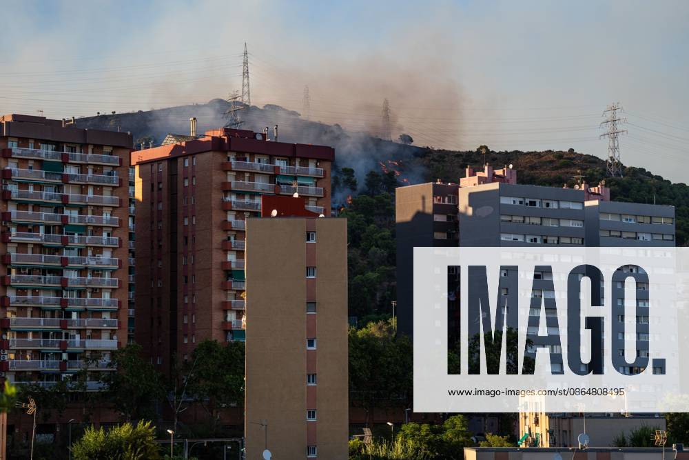 BARCELONA, SPAIN - AUGUST 25, 2026. Firefighters battle a devastating wildfire that has scorched dozens of hectares in Collserola Natural Park, prompting the precautionary evacuation of the Can Masdeu social center and several residential homes in the Torre BaroÂ³ neighborhood. Barcelona Spain - ZUMAq101 20260825_zna_q101_062