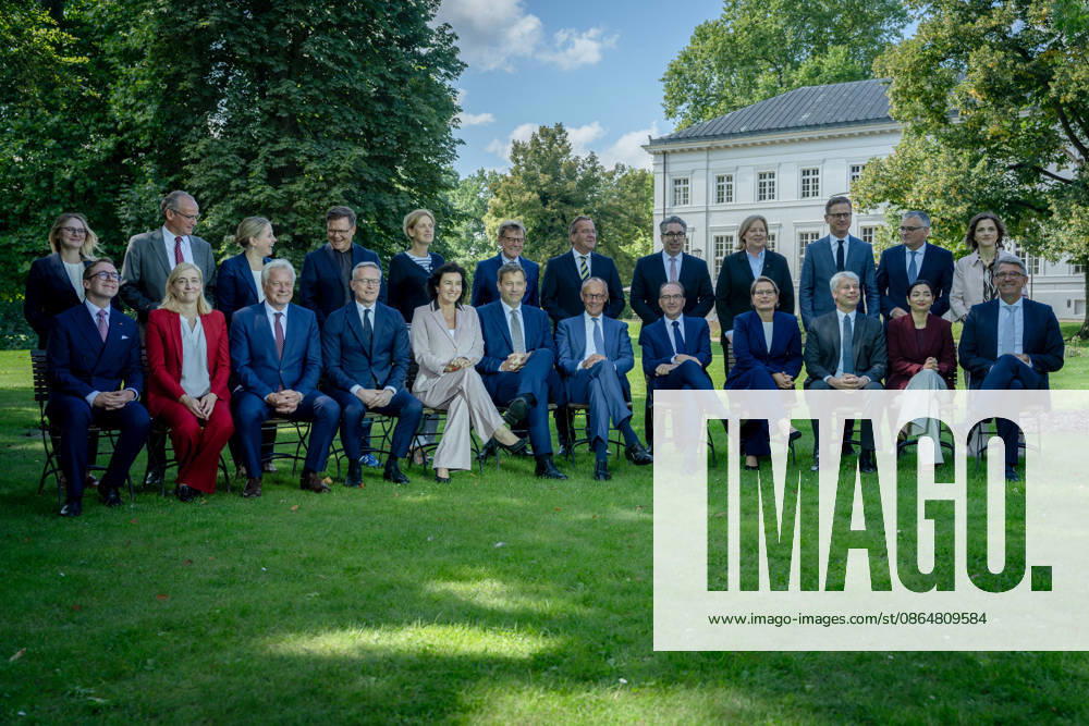 Schloss Neuhardenberg, Kabinettssitzung Schloss Neuhardenberg, Kabinettssitzung, Bundesregierung, Bundeskanzler, Friedrich Merz Carsten Linnemann, Bundesgesundheitsminister Steffen Bilger, Bundesverkehrsminister Kanzleramtsministerin, Nina Warken Alexander Dobrindt, Bundesinnenminister Johann Wadephul, Bundesaußenminister Bundesverteidigungsminister, Boris Pistorius Lars Klingbeil, Bundesfinanzminister, Vizekanzler Bärbel Bas, Bundesministerin, Arbeit, Soziales Stefanie Hubig, Bundesministerin, Justiz, Verbraucherschutz Verena Hubertz, Bundesministerin, Wohnen, Bauwesen Reem Alabali-Radovan, Bundesministerin Carsten Schneider, Umwelt, Klimaschutz Karsten Wildberger, Bundesminister, Digitales Karin Prien, Bundesminist