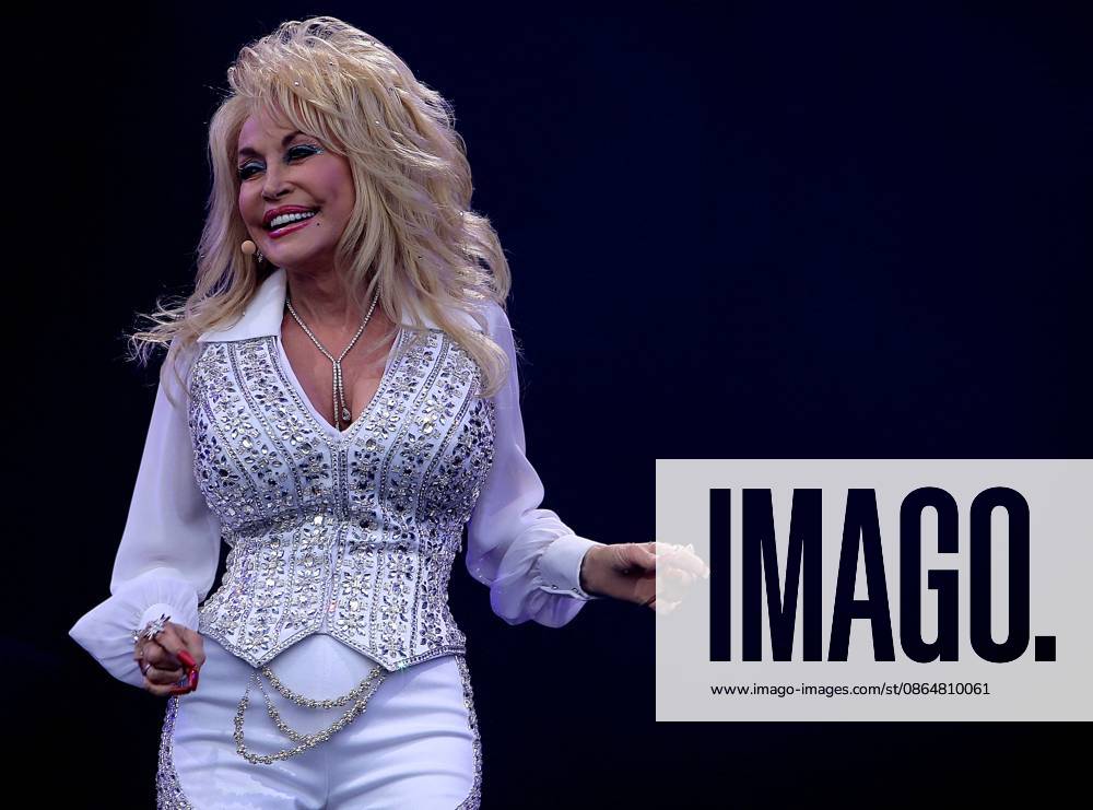 Dolly Parton dies aged 80 Country music legend Dolly Parton dies aged 80 photo at Glastonbury 2014 photo by David Court. 19 Jun 2014 Pictured: Dolly Parton dies aged 80.