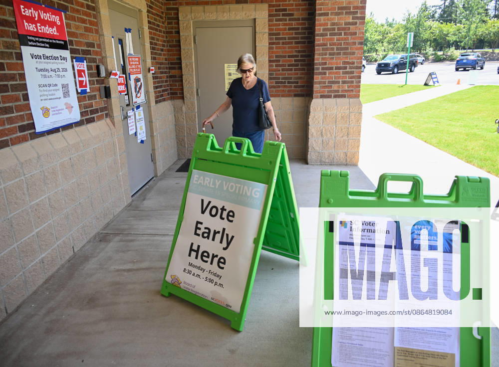 US voters head to polls in South Carolina YORK, USA - AUGUST 25: A US Voter heads to the polling stations as Senator Darline Graham and US Representative Ralph Norman fight for the US Senate Special Republican Party primary runoff in York SC, United States on August 25, 2026. Peter Zay Anadolu South Carolina United States. Editorial use only. Please get in touch for any other usage.