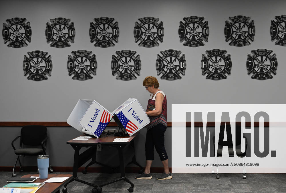 US voters head to polls in South Carolina YORK, USA - AUGUST 25: A US Voter heads to the polling stations as Senator Darline Graham and US Representative Ralph Norman fight for the US Senate Special Republican Party primary runoff in York SC, United States on August 25, 2026. Peter Zay Anadolu South Carolina United States. Editorial use only. Please get in touch for any other usage.