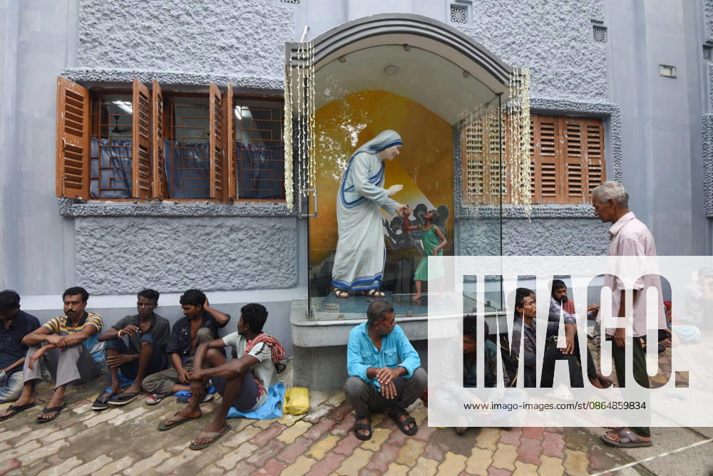 India Saint Teresa People from underprivileged communities wait for a free meal near a statue of Saint Teresa of Calcutta outside the Missionaries of Charity on the saints 116th birth anniversary in Kolkata, India, Wednesday, August 26, 2026.Photo by Debajyoti Chakraborty.(Photo: Debajyoti Chakraborty News Images) Kolkata West Bengal India