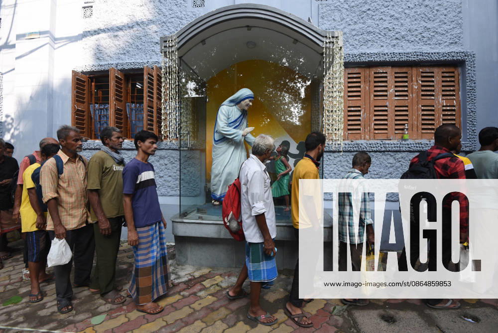 India Saint Teresa People from underprivileged communities wait for free meals outside the Missionaries of Charity on Saint Teresa of Calcuttas 116th birth anniversary in Kolkata, India, Wednesday, August 26, 2026. Photo by Debajyoti Chakraborty.(Photo: Debajyoti Chakraborty News Images) Kolkata West Bengal India