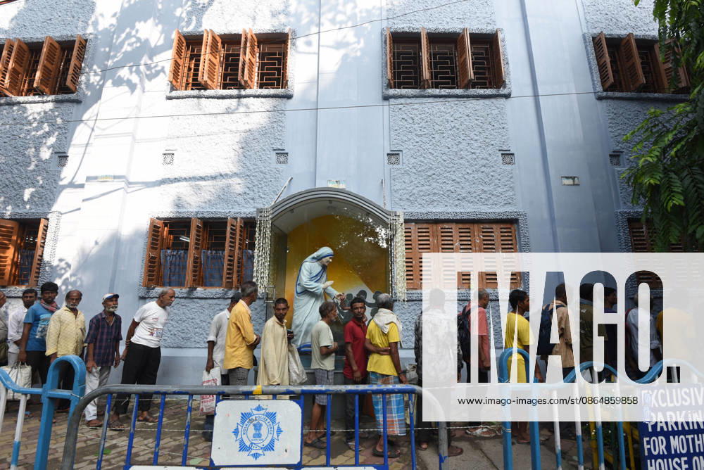 India Saint Teresa People from underprivileged communities wait for free meals outside the Missionaries of Charity on Saint Teresa of Calcuttas 116th birth anniversary in Kolkata, India, Wednesday, August 26, 2026. Photo by Debajyoti Chakraborty.(Photo: Debajyoti Chakraborty News Images) Kolkata West Bengal India