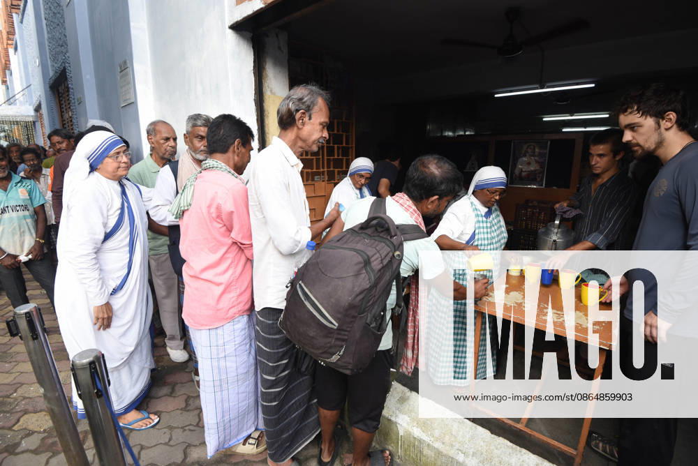 India Saint Teresa Nuns of the Missionaries of Charity, the order founded by Saint Teresa of Calcutta, distribute free meals to underprivileged people on the saints 116th birth anniversary in Kolkata, India, Wednesday, August 26, 2026. Photo by Debajyoti Chakraborty.(Photo: Debajyoti Chakraborty News Images) Kolkata West Bengal India