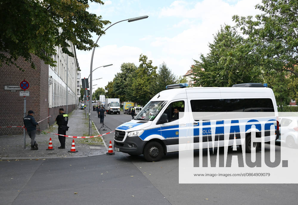 WWII bomb discovered in Berlin BERLIN, GERMANY - AUGUST 26: Police officers are seen near the Neukoelln Ship Canal, where an unexploded World War II bomb was discovered during construction work in Berlin, Germany, on August 26, 2026. The bomb is due to be defused later in the day, and the exclusion zone may be extended, potentially affecting residential buildings, schools, daycare centres and a nursing home. Volodymyr Sindieiev Anadolu Berlin Germany. Editorial use only. Please get in touch for any other usage.
