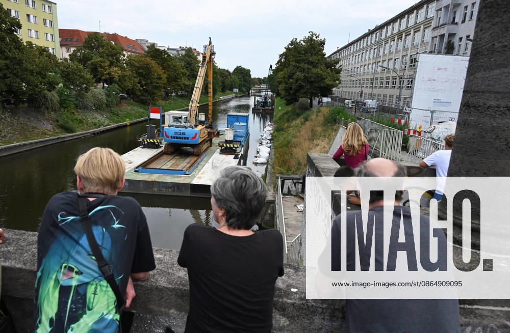 WWII bomb discovered in Berlin BERLIN, GERMANY - AUGUST 26: Police officers are seen near the Neukoelln Ship Canal, where an unexploded World War II bomb was discovered during construction work in Berlin, Germany, on August 26, 2026. The bomb is due to be defused later in the day, and the exclusion zone may be extended, potentially affecting residential buildings, schools, daycare centres and a nursing home. Volodymyr Sindieiev Anadolu Berlin Germany. Editorial use only. Please get in touch for any other usage.
