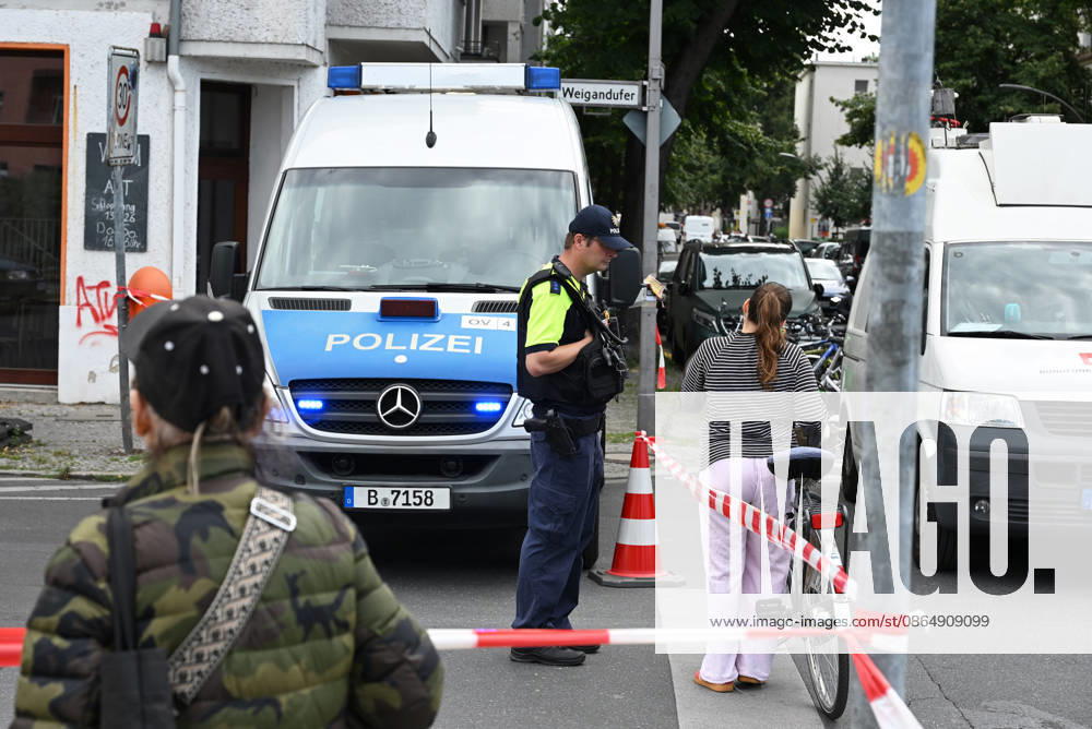 WWII bomb discovered in Berlin BERLIN, GERMANY - AUGUST 26: Police officers are seen near the Neukoelln Ship Canal, where an unexploded World War II bomb was discovered during construction work in Berlin, Germany, on August 26, 2026. The bomb is due to be defused later in the day, and the exclusion zone may be extended, potentially affecting residential buildings, schools, daycare centres and a nursing home. Volodymyr Sindieiev Anadolu Berlin Germany. Editorial use only. Please get in touch for any other usage.