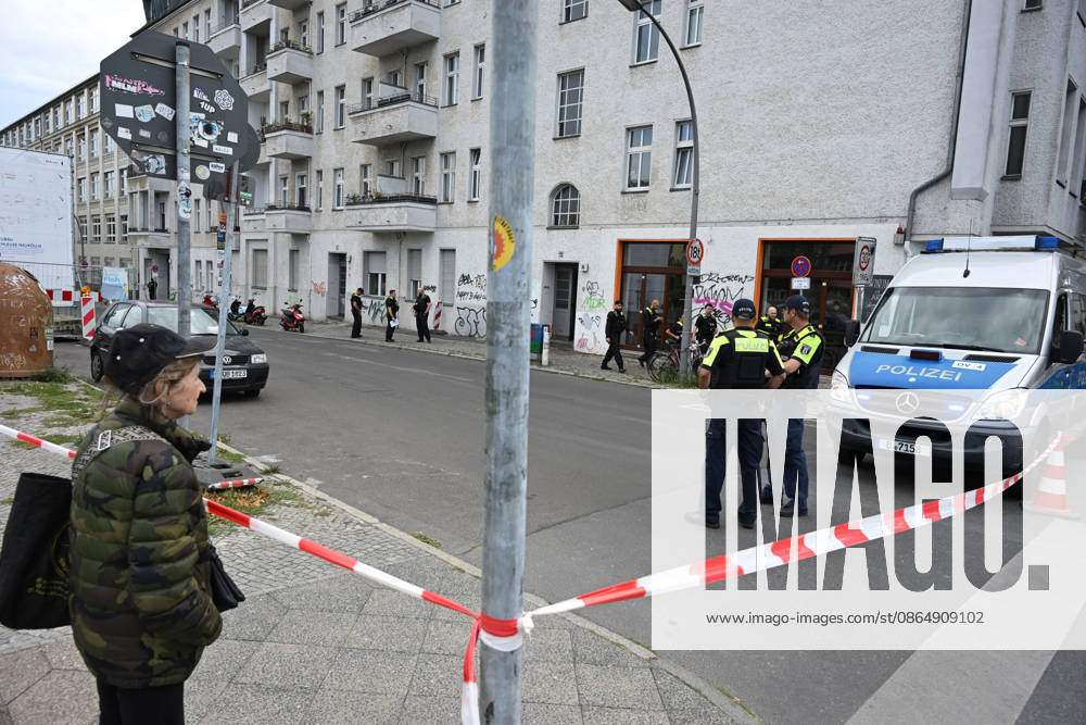 WWII bomb discovered in Berlin BERLIN, GERMANY - AUGUST 26: Police officers are seen near the Neukoelln Ship Canal, where an unexploded World War II bomb was discovered during construction work in Berlin, Germany, on August 26, 2026. The bomb is due to be defused later in the day, and the exclusion zone may be extended, potentially affecting residential buildings, schools, daycare centres and a nursing home. Volodymyr Sindieiev Anadolu Berlin Germany. Editorial use only. Please get in touch for any other usage.