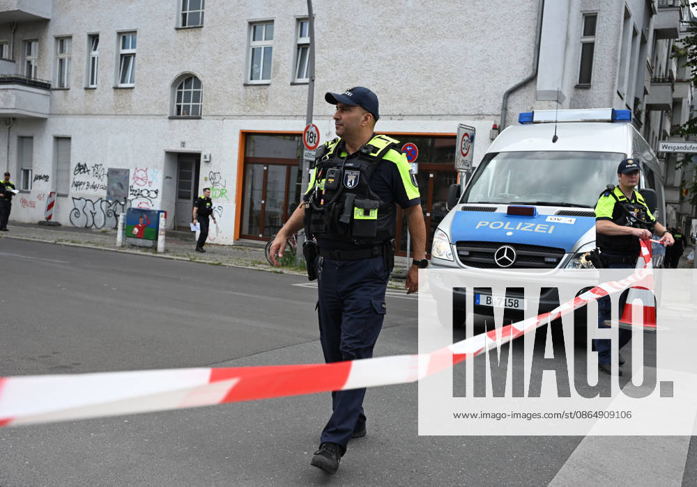 WWII bomb discovered in Berlin BERLIN, GERMANY - AUGUST 26: Police officers are seen near the Neukoelln Ship Canal, where an unexploded World War II bomb was discovered during construction work in Berlin, Germany, on August 26, 2026. The bomb is due to be defused later in the day, and the exclusion zone may be extended, potentially affecting residential buildings, schools, daycare centres and a nursing home. Volodymyr Sindieiev Anadolu Berlin Germany. Editorial use only. Please get in touch for any other usage.