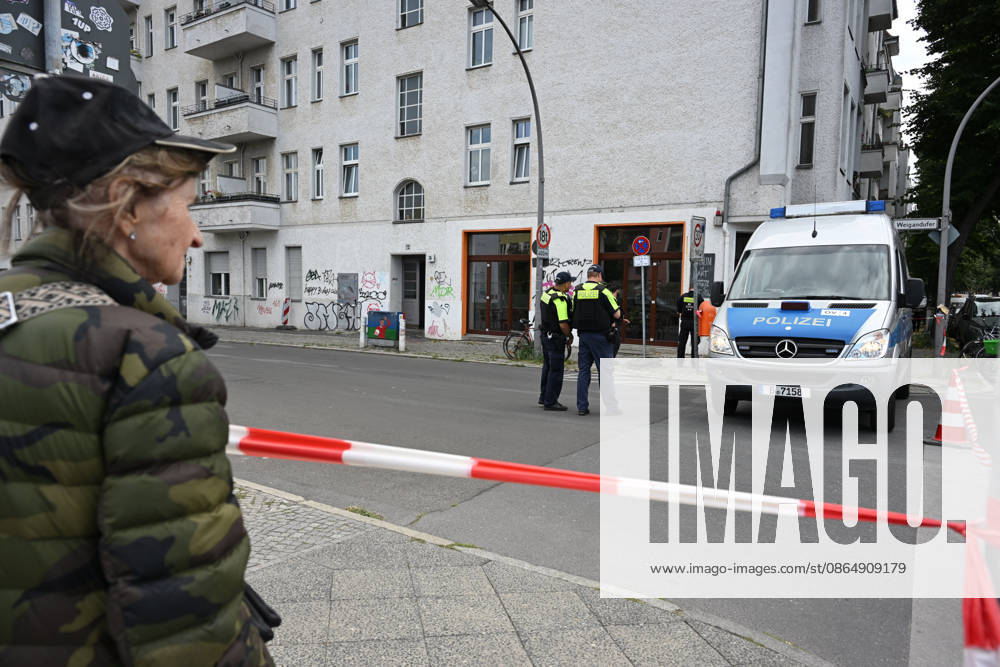 WWII bomb discovered in Berlin BERLIN, GERMANY - AUGUST 26: Police officers are seen near the Neukoelln Ship Canal, where an unexploded World War II bomb was discovered during construction work in Berlin, Germany, on August 26, 2026. The bomb is due to be defused later in the day, and the exclusion zone may be extended, potentially affecting residential buildings, schools, daycare centres and a nursing home. Volodymyr Sindieiev Anadolu Berlin Germany. Editorial use only. Please get in touch for any other usage.