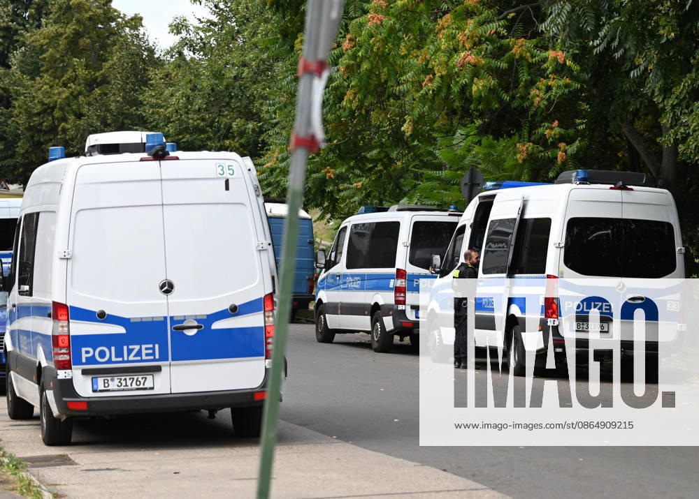 WWII bomb discovered in Berlin BERLIN, GERMANY - AUGUST 26: Police officers are seen near the Neukoelln Ship Canal, where an unexploded World War II bomb was discovered during construction work in Berlin, Germany, on August 26, 2026. The bomb is due to be defused later in the day, and the exclusion zone may be extended, potentially affecting residential buildings, schools, daycare centres and a nursing home. Volodymyr Sindieiev Anadolu Berlin Germany. Editorial use only. Please get in touch for any other usage.