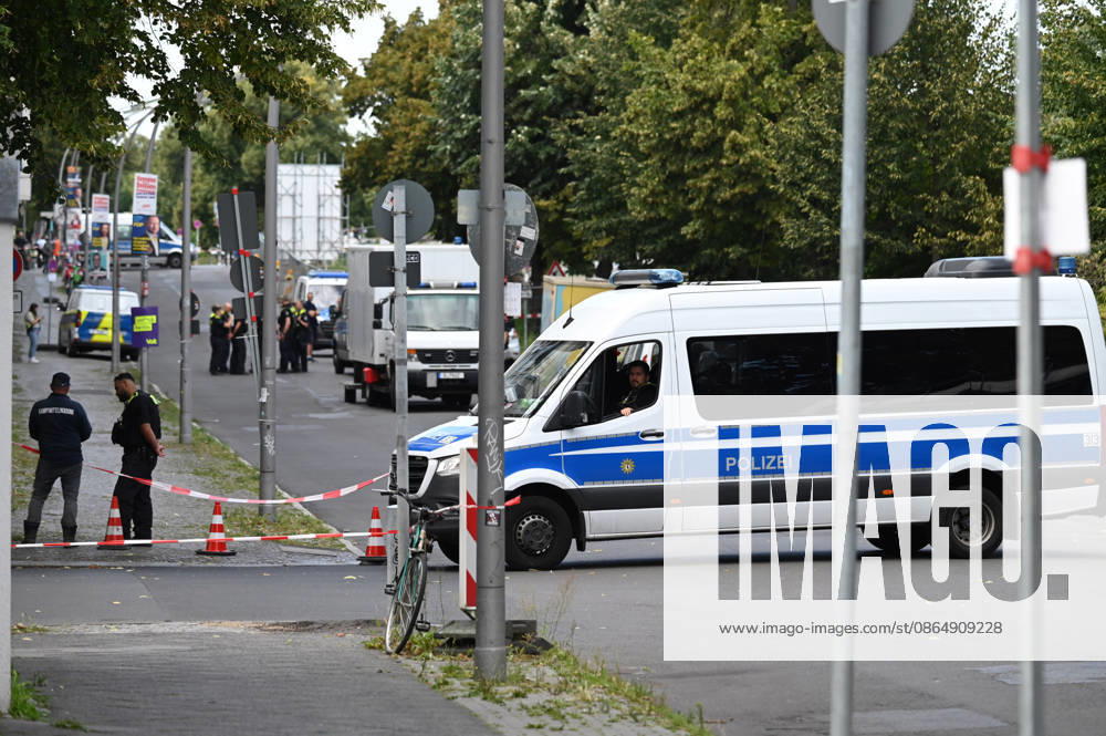 WWII bomb discovered in Berlin BERLIN, GERMANY - AUGUST 26: Police officers are seen near the Neukoelln Ship Canal, where an unexploded World War II bomb was discovered during construction work in Berlin, Germany, on August 26, 2026. The bomb is due to be defused later in the day, and the exclusion zone may be extended, potentially affecting residential buildings, schools, daycare centres and a nursing home. Volodymyr Sindieiev Anadolu Berlin Germany. Editorial use only. Please get in touch for any other usage.