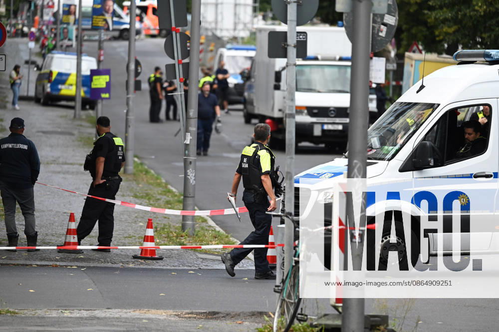 WWII bomb discovered in Berlin BERLIN, GERMANY - AUGUST 26: Police officers are seen near the Neukoelln Ship Canal, where an unexploded World War II bomb was discovered during construction work in Berlin, Germany, on August 26, 2026. The bomb is due to be defused later in the day, and the exclusion zone may be extended, potentially affecting residential buildings, schools, daycare centres and a nursing home. Volodymyr Sindieiev Anadolu Berlin Germany. Editorial use only. Please get in touch for any other usage.