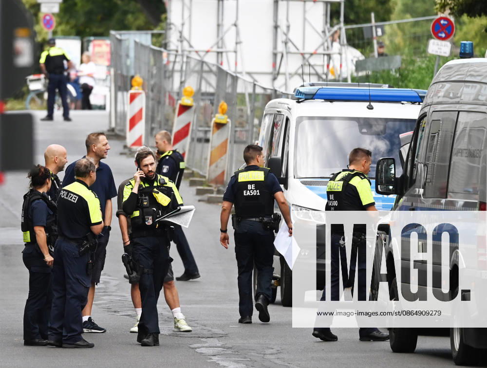 WWII bomb discovered in Berlin BERLIN, GERMANY - AUGUST 26: Police officers are seen near the Neukoelln Ship Canal, where an unexploded World War II bomb was discovered during construction work in Berlin, Germany, on August 26, 2026. The bomb is due to be defused later in the day, and the exclusion zone may be extended, potentially affecting residential buildings, schools, daycare centres and a nursing home. Volodymyr Sindieiev Anadolu Berlin Germany. Editorial use only. Please get in touch for any other usage.