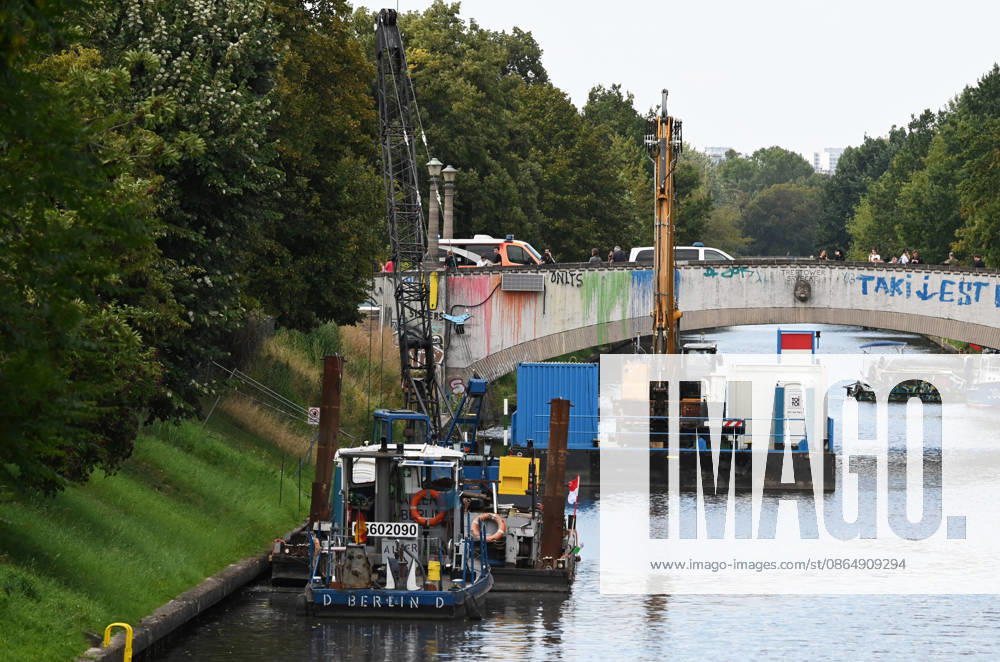 WWII bomb discovered in Berlin BERLIN, GERMANY - AUGUST 26: A site near the Neukoelln Ship Canal, where an unexploded World War II bomb was discovered during construction work is seen in Berlin, Germany, on August 26, 2026. The bomb is due to be defused later in the day, and the exclusion zone may be extended, potentially affecting residential buildings, schools, daycare centres and a nursing home. Volodymyr Sindieiev Anadolu Berlin Germany. Editorial use only. Please get in touch for any other usage.