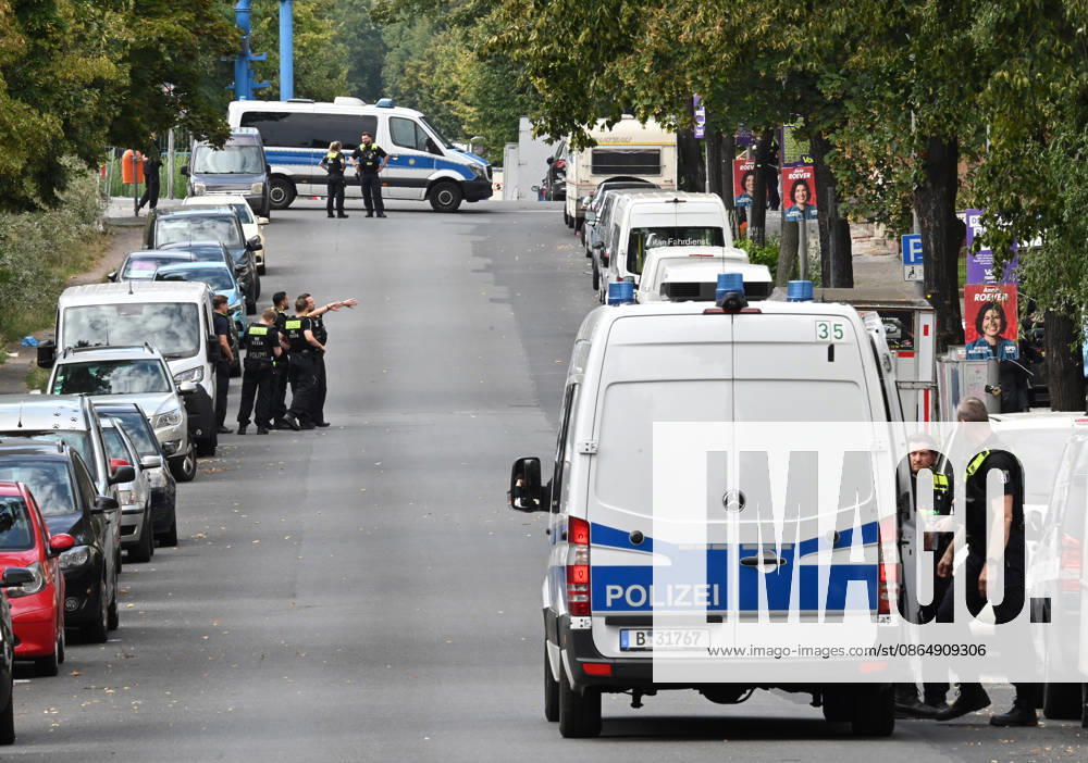 WWII bomb discovered in Berlin BERLIN, GERMANY - AUGUST 26: Police officers are seen near the Neukoelln Ship Canal, where an unexploded World War II bomb was discovered during construction work in Berlin, Germany, on August 26, 2026. The bomb is due to be defused later in the day, and the exclusion zone may be extended, potentially affecting residential buildings, schools, daycare centres and a nursing home. Volodymyr Sindieiev Anadolu Berlin Germany. Editorial use only. Please get in touch for any other usage.