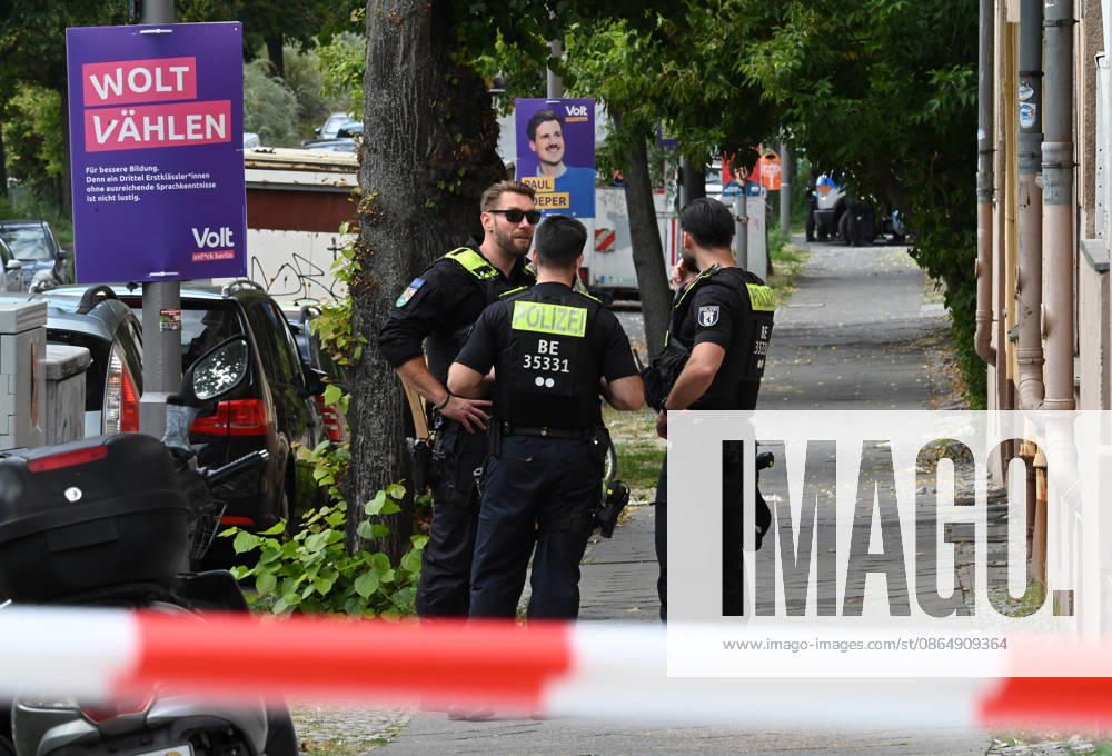 WWII bomb discovered in Berlin BERLIN, GERMANY - AUGUST 26: Police officers are seen near the Neukoelln Ship Canal, where an unexploded World War II bomb was discovered during construction work in Berlin, Germany, on August 26, 2026. The bomb is due to be defused later in the day, and the exclusion zone may be extended, potentially affecting residential buildings, schools, daycare centres and a nursing home. Volodymyr Sindieiev Anadolu Berlin Germany. Editorial use only. Please get in touch for any other usage.