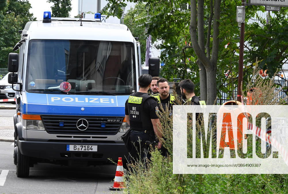 WWII bomb discovered in Berlin BERLIN, GERMANY – AUGUST 26: Police officers are seen near the Neukoelln Ship Canal, where an unexploded World War II bomb was discovered during construction work in Berlin, Germany, on August 26, 2026. The bomb is due to be defused later in the day, and the exclusion zone may be extended, potentially affecting residential buildings, schools, daycare centres and a nursing home. Volodymyr Sindieiev Anadolu Berlin Germany. Editorial use only. Please get in touch for any other usage.