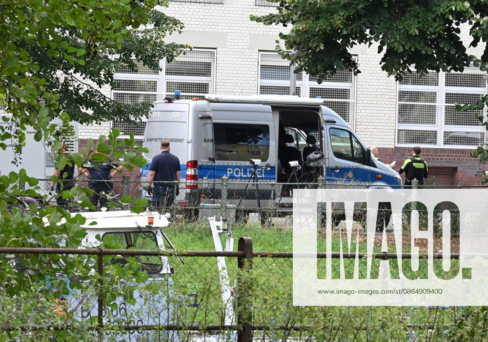 WWII bomb discovered in Berlin BERLIN, GERMANY - AUGUST 26: Police officers are seen near the Neukoelln Ship Canal, where an unexploded World War II bomb was discovered during construction work in Berlin, Germany, on August 26, 2026. The bomb is due to be defused later in the day, and the exclusion zone may be extended, potentially affecting residential buildings, schools, daycare centres and a nursing home. Volodymyr Sindieiev Anadolu Berlin Germany. Editorial use only. Please get in touch for any other usage.
