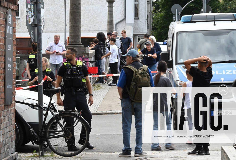 WWII bomb discovered in Berlin BERLIN, GERMANY - AUGUST 26: Police officers are seen near the Neukoelln Ship Canal, where an unexploded World War II bomb was discovered during construction work in Berlin, Germany, on August 26, 2026. The bomb is due to be defused later in the day, and the exclusion zone may be extended, potentially affecting residential buildings, schools, daycare centres and a nursing home. Volodymyr Sindieiev Anadolu Berlin Germany. Editorial use only. Please get in touch for any other usage.