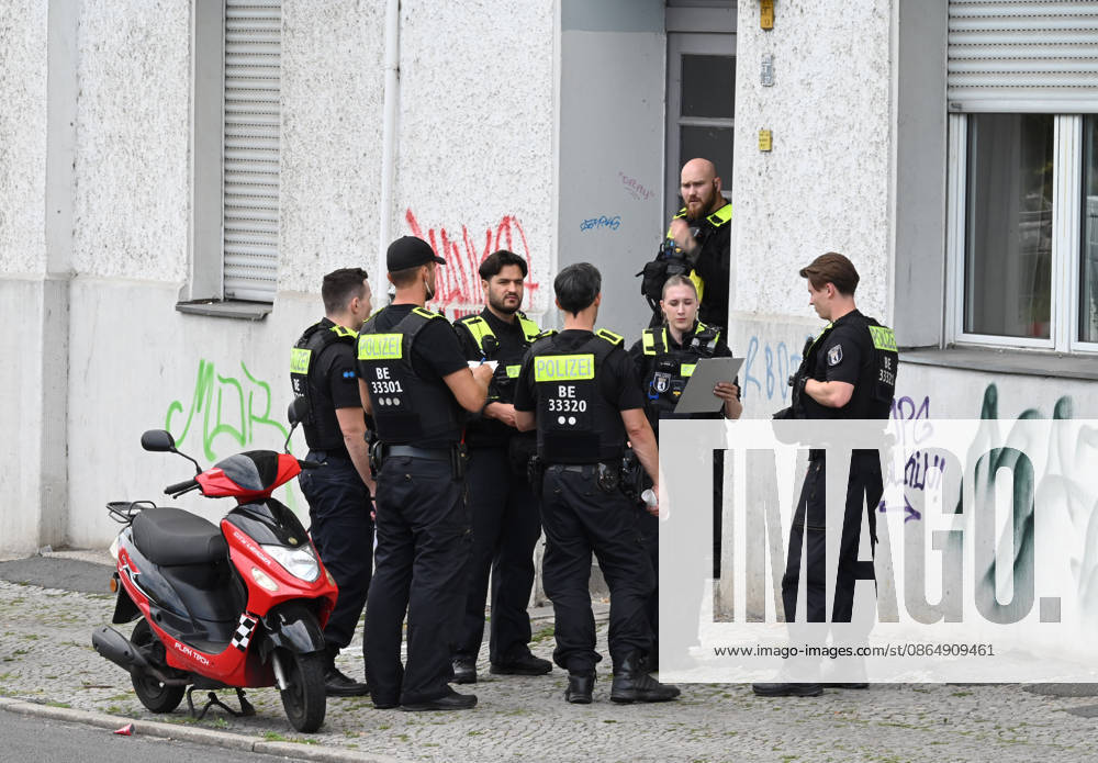 WWII bomb discovered in Berlin BERLIN, GERMANY - AUGUST 26: Police officers are seen near the Neukoelln Ship Canal, where an unexploded World War II bomb was discovered during construction work in Berlin, Germany, on August 26, 2026. The bomb is due to be defused later in the day, and the exclusion zone may be extended, potentially affecting residential buildings, schools, daycare centres and a nursing home. Volodymyr Sindieiev Anadolu Berlin Germany. Editorial use only. Please get in touch for any other usage.