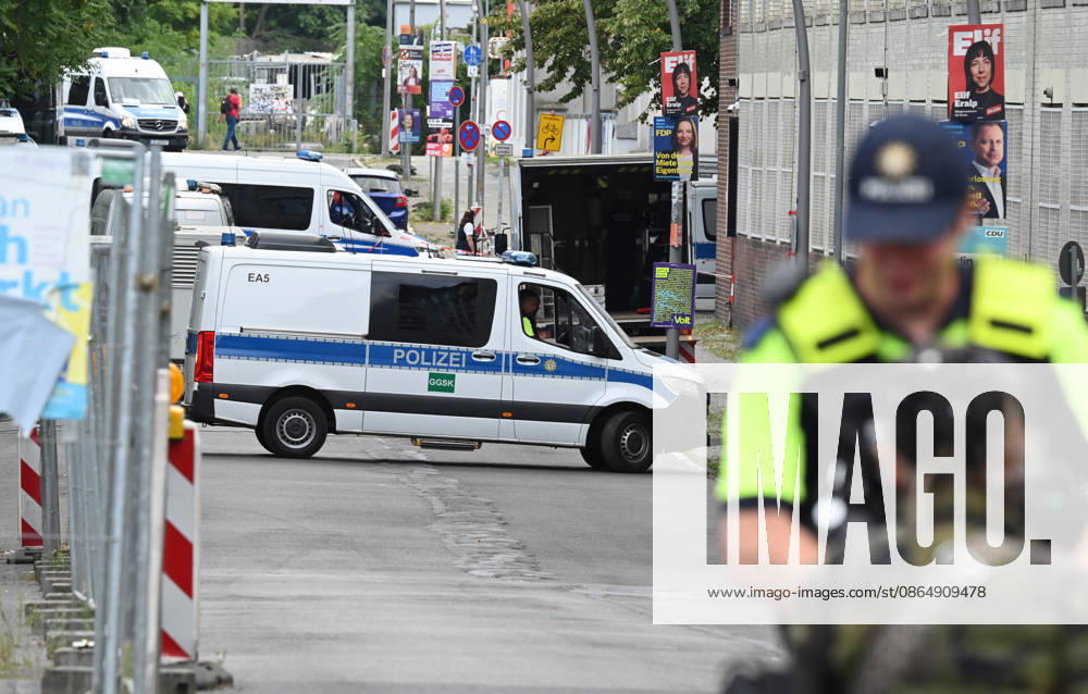 WWII bomb discovered in Berlin BERLIN, GERMANY - AUGUST 26: Police officers are seen near the Neukoelln Ship Canal, where an unexploded World War II bomb was discovered during construction work in Berlin, Germany, on August 26, 2026. The bomb is due to be defused later in the day, and the exclusion zone may be extended, potentially affecting residential buildings, schools, daycare centres and a nursing home. Volodymyr Sindieiev Anadolu Berlin Germany. Editorial use only. Please get in touch for any other usage.