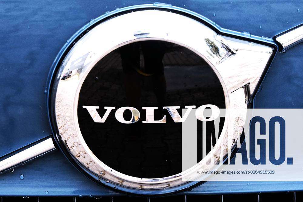 Volvo Cars is a Swedish automaker known worldwide for its safety innovations, Scandinavian design, and strong focus on electric mobility. Founded in Gothenburg in 1927, the company is now majority-owned by the Chinese Geely Group, but continues to operate independently from Sweden. Photo: Volvo emblem