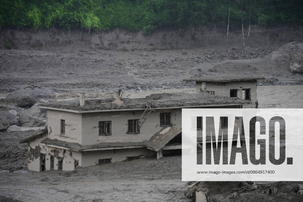 Death toll in Nepal-China border flash floods climbs to 97, dozens missing NUWAKOT, NEPAL - AUGUST 26: An aftermath view of flash flood and mudslides on the Nepal-China border on August 26, 2026 in Nuwakot, Nepal. The death toll from a devastating flash flood on the border climbed to 97 as at least 384 tourists and travelers, as well as soldiers and police, were reported missing. Safal Prakash Shrestha Anadolu Nuwakot Nepal. Editorial use only. Please get in touch for any other usage.