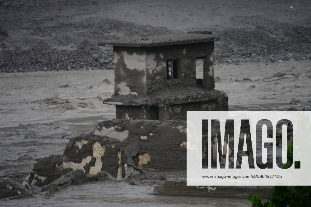 Death toll in Nepal-China border flash floods climbs to 97, dozens missing NUWAKOT, NEPAL - AUGUST 26: An aftermath view of flash flood and mudslides on the Nepal-China border on August 26, 2026 in Nuwakot, Nepal. The death toll from a devastating flash flood on the border climbed to 97 as at least 384 tourists and travelers, as well as soldiers and police, were reported missing. Safal Prakash Shrestha Anadolu Nuwakot Nepal. Editorial use only. Please get in touch for any other usage.