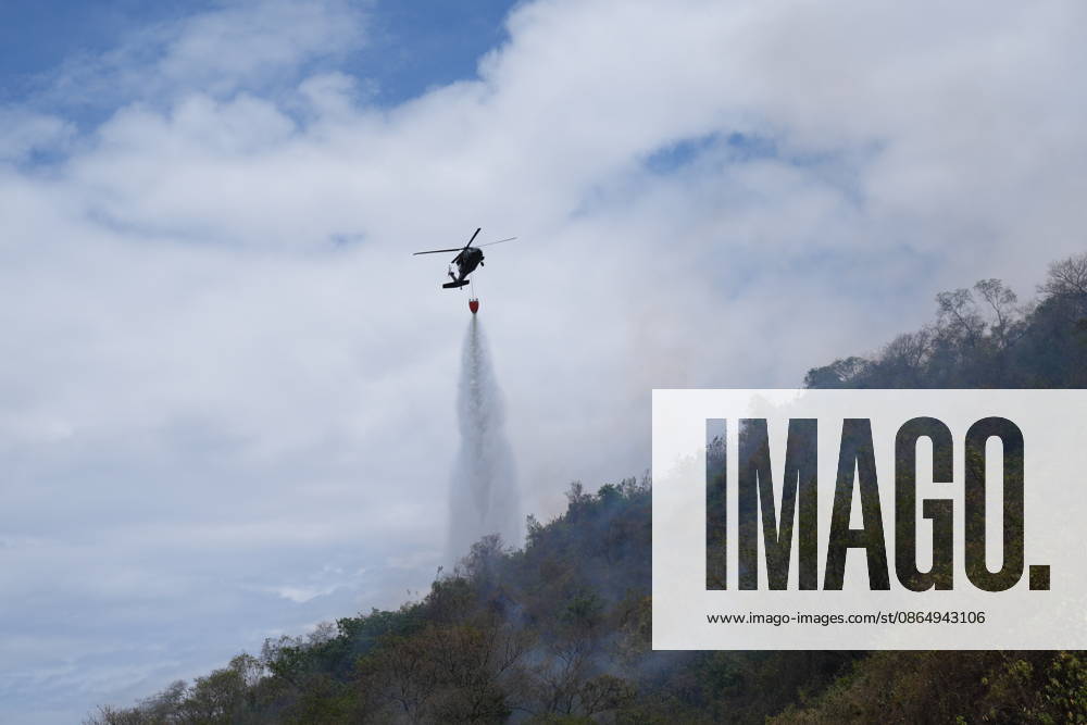 Wildfire in Colombia s Coello COELLO, COLOMBIA - AUGUST 26: Volunteers and firefighters work to contain a wildfire in Coello, Tolima department, Colombia, on August 26, 2026. Several municipalities across Tolima are facing wildfires fueled by dry conditions, high temperatures and strong winds, with emergency crews working to contain the flames and protect rural communities. Juancho Torres Anadolu Coello Colombia. Editorial use only. Please get in touch for any other usage.