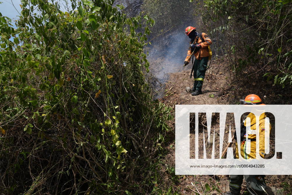 Wildfire in Colombia s Coello COELLO, COLOMBIA - AUGUST 26: Volunteers and firefighters work to contain a wildfire in Coello, Tolima department, Colombia, on August 26, 2026. Several municipalities across Tolima are facing wildfires fueled by dry conditions, high temperatures and strong winds, with emergency crews working to contain the flames and protect rural communities. Juancho Torres Anadolu Coello Colombia. Editorial use only. Please get in touch for any other usage.