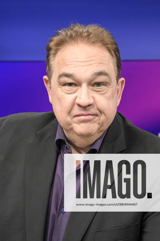 From left: Oliver Kalkofe, comedian and actor, GER, Berlin, studio, guest on Maischberger, political talk show, TV, program, with host Sandra Maischberger, Das Erste, from Adlershof, Am Studio 20, August 26, 2026,